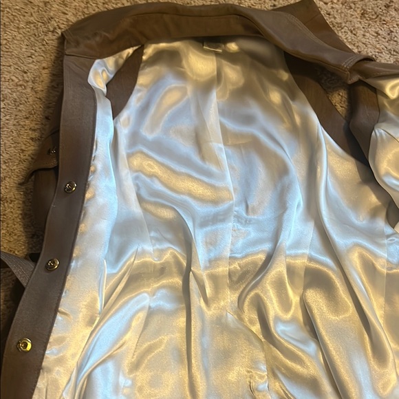 Beige sleeveless Blazer with Belted Waist and Tailored Fit - Picture 5 of 5